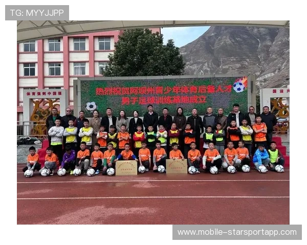 俱乐部青训教练走进乡村推广青少年足球运动，青少年足球训练营简介