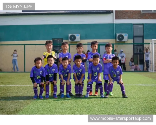 俱乐部青训教练走进乡村推广青少年足球运动，青少年足球训练营简介