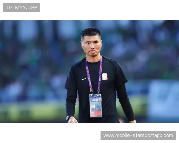 邵佳一接任国足主帅，郑智下赛季执教青岛西海岸，国足补招郑智